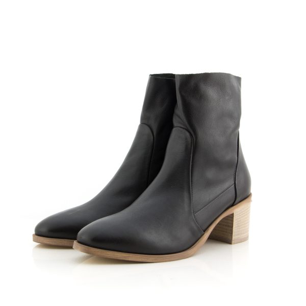 Donna Carolina Capri Nero Leather Sole Boot